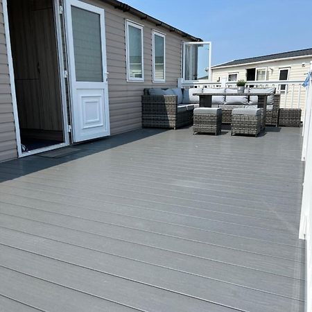 Beautiful Caravan In Trecco Bay! 74 Sycomore Bridgend  Exterior foto